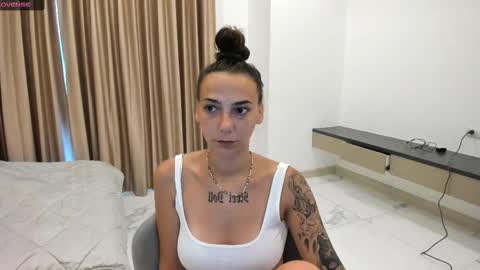 Snapshot of annabishop chatting on 4, 11, 2025 annabishop online show from 4, 11, 2025