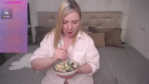 Snapshot of annacherri chatting on 3, 2, 2025 AnnaCherri online show from 3, 2, 2025