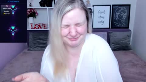 Snapshot of annacherri chatting on 21, 10, 2025 AnnaCherri online show from 21, 10, 2025