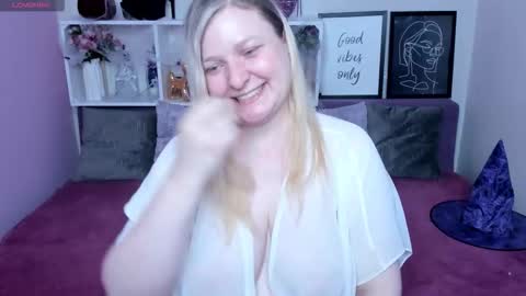 Snapshot of annacherri chatting on 31, 10, 2025 AnnaCherri online show from 31, 10, 2025