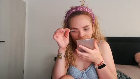 Snapshot of annaevv chatting on 25, 6, 2026 annaevv online show from 25, 6, 2026