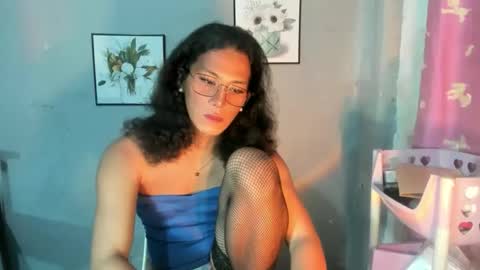 annalala22 online show from 13, 4, 2026