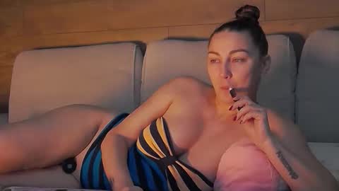 annasplash online show from 7, 10, 2025