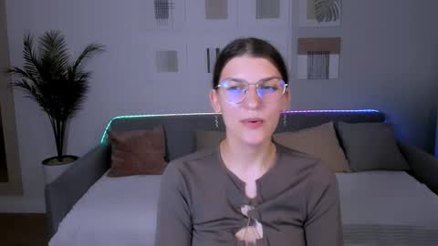 Snapshot of annathorne chatting on 16, 5, 2026 Im Anna online show from 16, 5, 2026