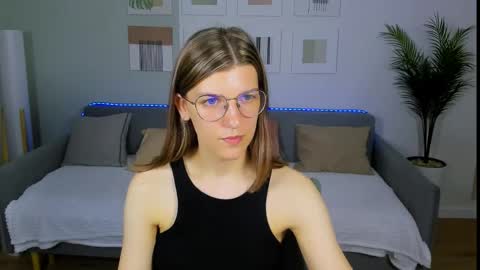 Snapshot of annathorne chatting on 21, 5, 2026 Im Anna online show from 21, 5, 2026