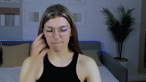 Snapshot of annathorne chatting on 24, 5, 2026 Im Anna online show from 24, 5, 2026