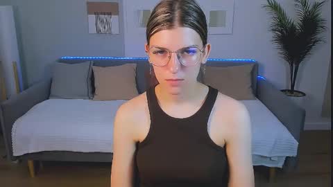Snapshot of annathorne chatting on 25, 5, 2026 Im Anna online show from 25, 5, 2026