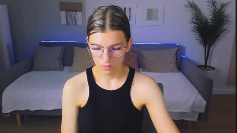 Snapshot of annathorne chatting on 26, 5, 2026 Im Anna online show from 26, 5, 2026