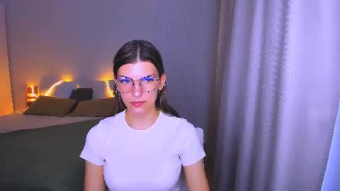 Snapshot of annathorne chatting on 13, 6, 2026 Im Anna online show from 13, 6, 2026