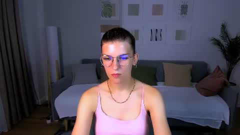 Snapshot of annathorne chatting on 22, 6, 2026 Im Anna online show from 22, 6, 2026