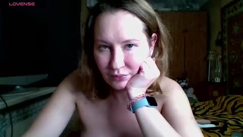 Snapshot of annaxlovers chatting on 5, 12, 2024 AnnaXLovers online show from 5, 12, 2024