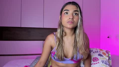 Snapshot of annebull_ chatting on 9, 9, 2025 Anne online show from 9, 9, 2025