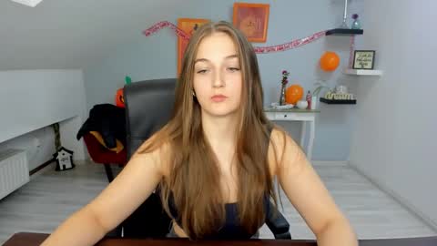 annewilsonn online show from 29, 10, 2025