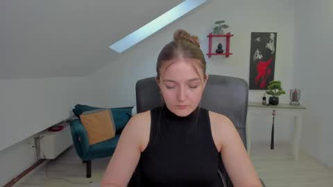 Snapshot of annewilsonn chatting on 6, 5, 2026 annewilsonn online show from 6, 5, 2026