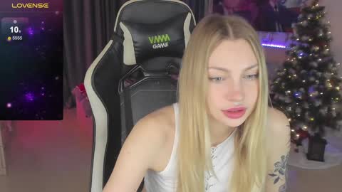 Snapshot of annie69kiss chatting on 8, 1, 2025 Annie online show from 8, 1, 2025