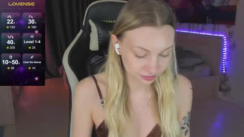 Snapshot of annie69kiss chatting on 12, 3, 2025 Annie online show from 12, 3, 2025