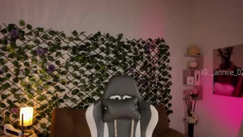 Snapshot of annie_barozzi chatting on 1, 2, 2025 annie_barozzi online show from 1, 2, 2025