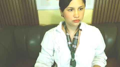 Annie  online show from 14, 4, 2026