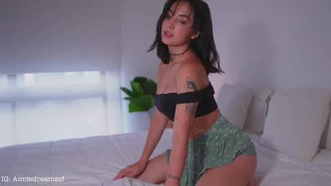 Annie    online show from 28, 2, 2025