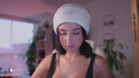 Annie    online show from 10, 3, 2025