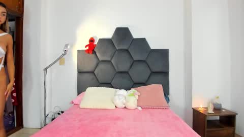 Snapshot of annie_dreams69 chatting on 12, 12, 2024 Annie online show from 12, 12, 2024