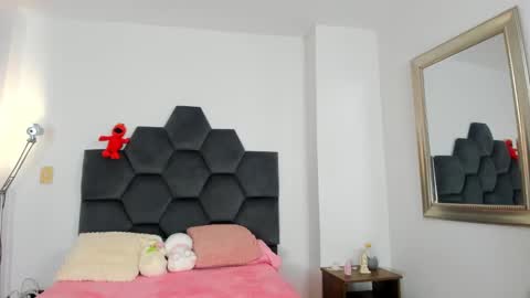 Snapshot of annie_dreams69 chatting on 27, 12, 2024 Annie online show from 27, 12, 2024