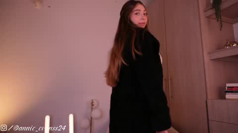 Annie Evans online show from 25, 11, 2025