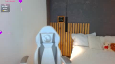 Annie Volker online show from 21, 11, 2025