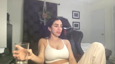 Snapshot of annie_xxx111 chatting on 12, 1, 2025 annie_xxx111 online show from 12, 1, 2025