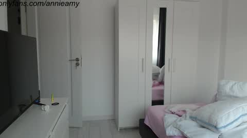 Annie online show from 17, 1, 2025