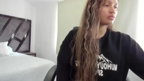 Annie and Stefan online show from 20, 10, 2025