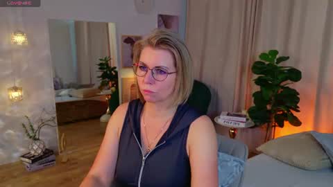 Snapshot of annielight chatting on 13, 6, 2026 Annie online show from 13, 6, 2026