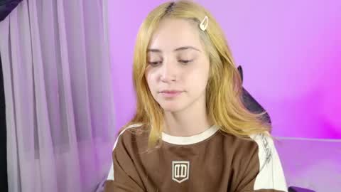 Snapshot of anniemora_ chatting on 29, 4, 2026 Annie online show from 29, 4, 2026