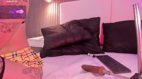 Snapshot of anniie_clarkson chatting on 25, 4, 2026 ANNIE online show from 25, 4, 2026
