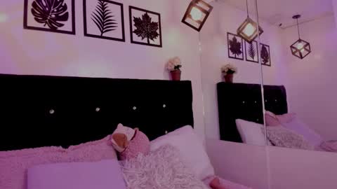 Snapshot of anniie_evans1 chatting on 5, 2, 2026 Annie Evans online show from 5, 2, 2026