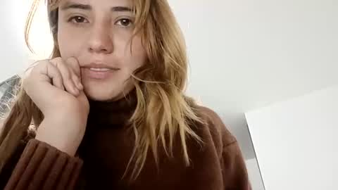 Snapshot of annrousse chatting on 16, 9, 2025 annrousse online show from 16, 9, 2025