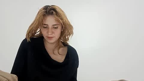Snapshot of annrousse chatting on 18, 9, 2025 annrousse online show from 18, 9, 2025