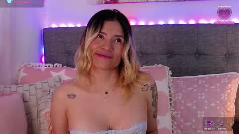 Snapshot of anntonellalee chatting on 14, 10, 2025 Antonella Lee online show from 14, 10, 2025