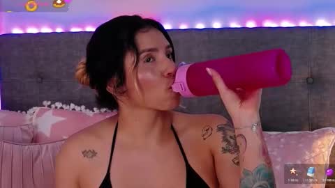 Snapshot of anntonellalee chatting on 25, 11, 2025 Antonella Lee online show from 25, 11, 2025