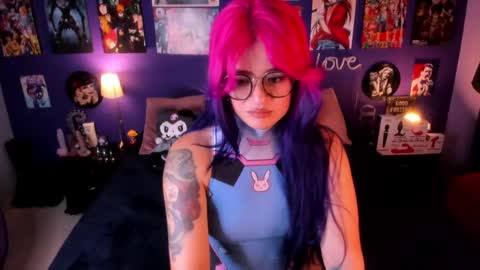 Snapshot of anny_cross chatting on 8, 10, 2025      Paty     online show from 8, 10, 2025