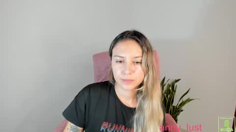 Snapshot of anny_lust chatting on 19, 9, 2025 Issabela online show from 19, 9, 2025