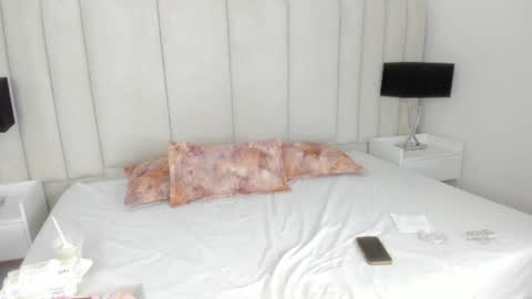 Snapshot of annybombastic chatting on 19, 6, 2026 Anny online show from 19, 6, 2026