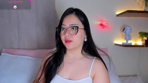 Snapshot of annye01 chatting on 1, 11, 2025 A N N Y E  online show from 1, 11, 2025