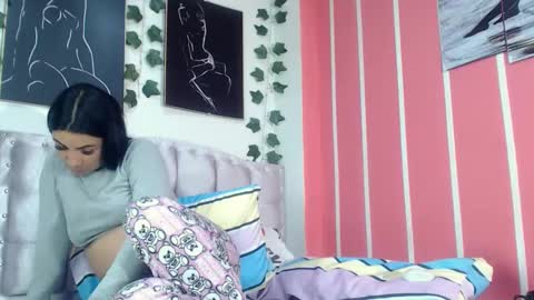 Snapshot of annyevans_ chatting on 18, 2, 2025 online show from 18, 2, 2025