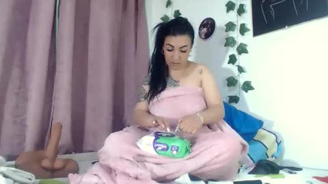 Snapshot of annyevans_ chatting on 4, 10, 2025 online show from 4, 10, 2025
