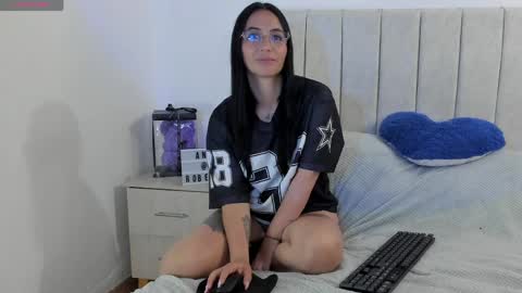 Snapshot of annyroberts_89 chatting on 28, 4, 2026 Anny online show from 28, 4, 2026
