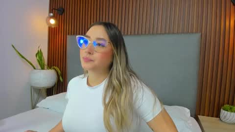 A N T O N E L L A  online show from 6, 1, 2025