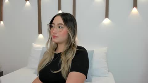 A N T O N E L L A  online show from 24, 1, 2025