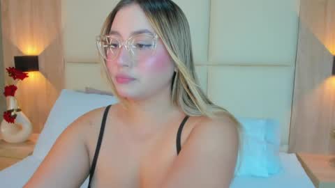 Snapshot of antonella_cutie_ chatting on 6, 6, 2026 A N T O N E L L A online show from 6, 6, 2026