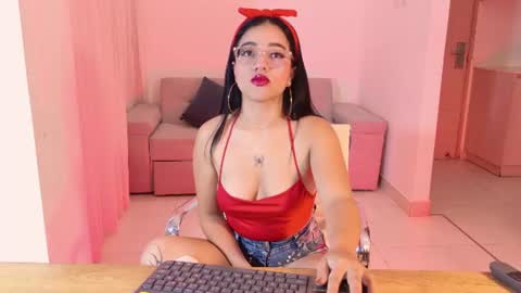 Snapshot of antonellabons chatting on 4, 7, 2026 Antonella online show from 4, 7, 2026